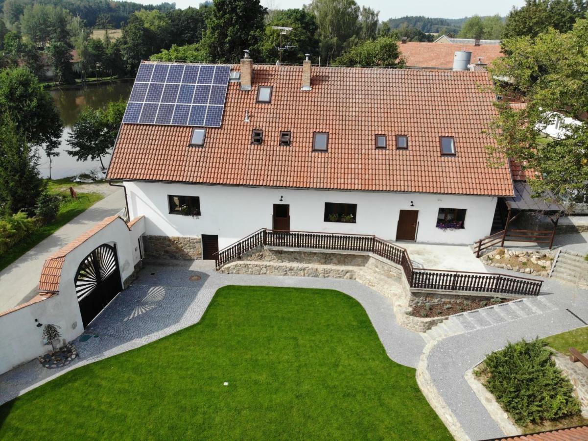 Hotel Statek Cesky Dvur à Postupice Extérieur photo