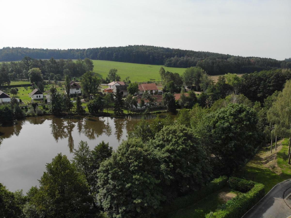 Hotel Statek Cesky Dvur à Postupice Extérieur photo
