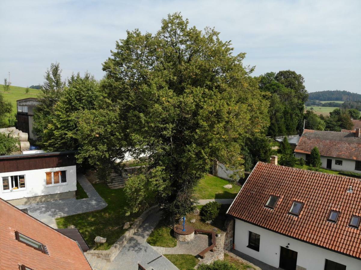 Hotel Statek Cesky Dvur à Postupice Extérieur photo